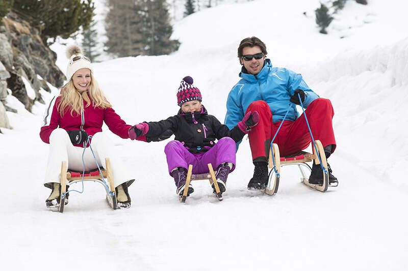 Rodeln in Tux Zillertal, Winterurlaub mit der Familie in Tirol